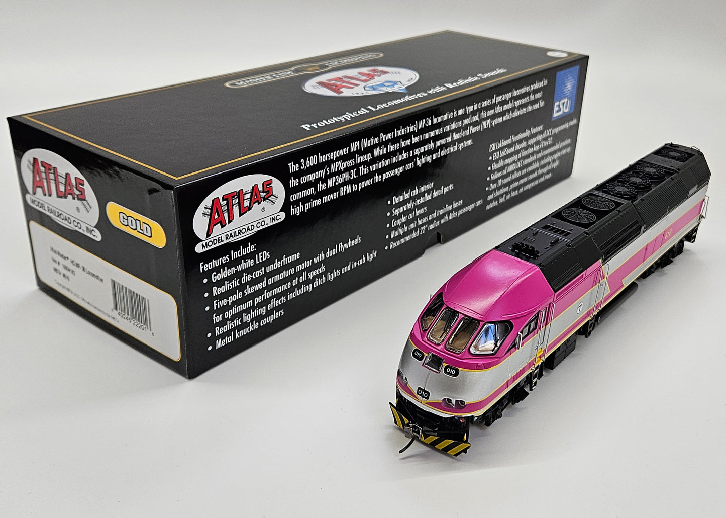 Boston MBTA HO-Scale MBTA MP-36 #10 Commuter Rail Locomotive (Atlas Gold)