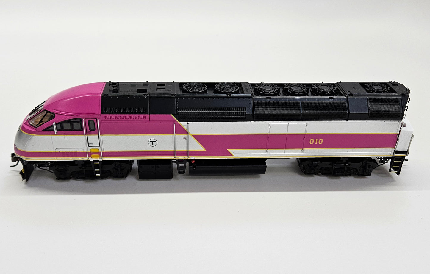 Boston MBTA HO-Scale MBTA MP-36 #10 Commuter Rail Locomotive (Atlas Silver)